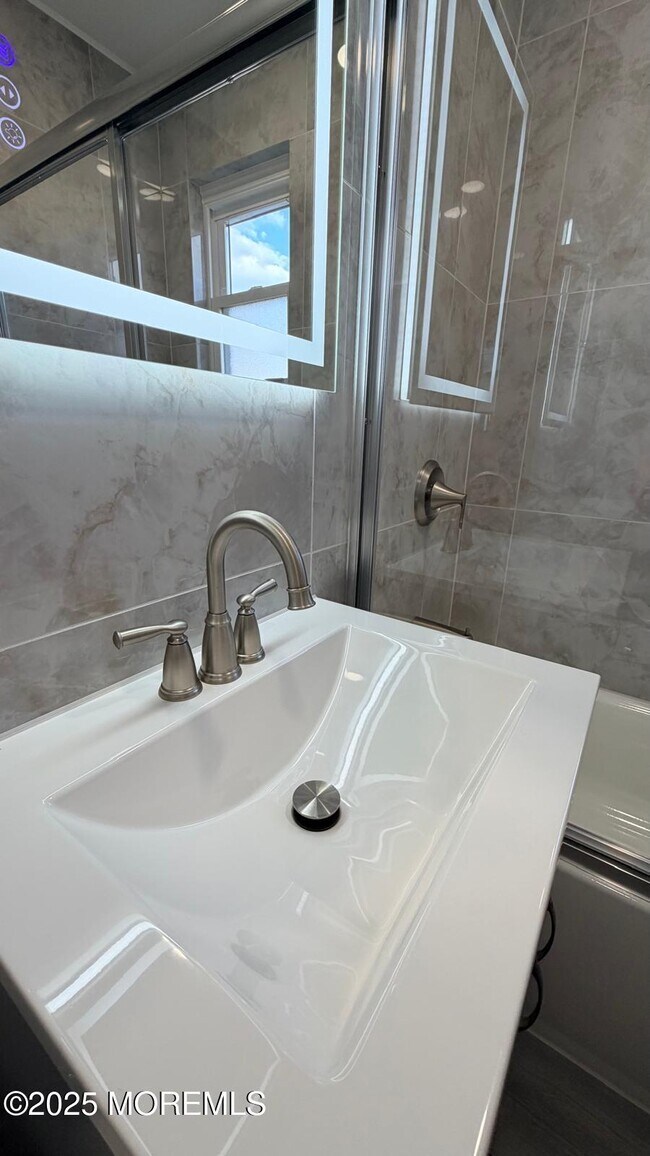 Building Photo - 420 Cross Rd