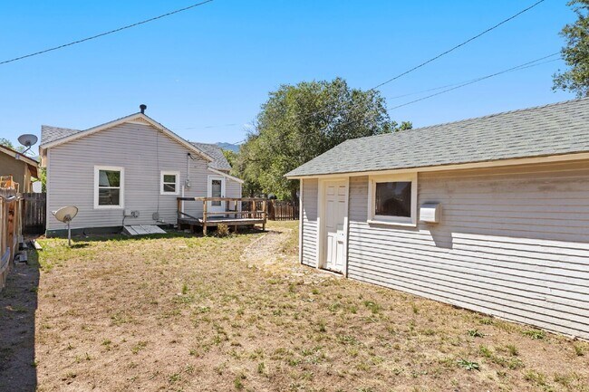 Building Photo - 1704 W Cucharras St