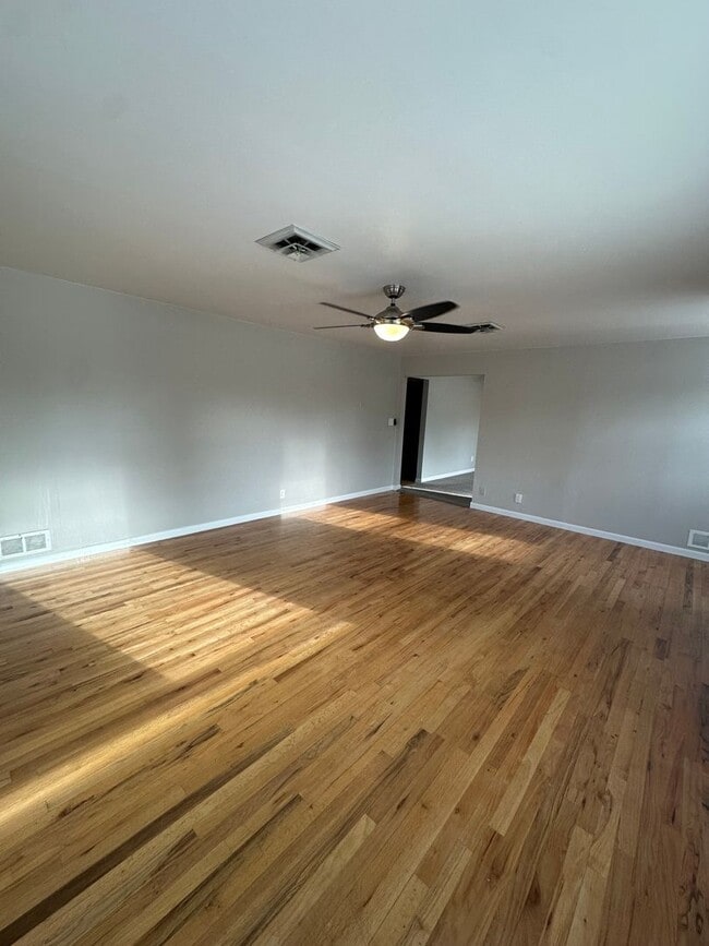 Building Photo - Great location in Meridian for this 3 bedroom 2 bath home.