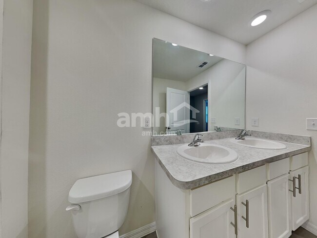 Building Photo - 10416 Flathead Dr