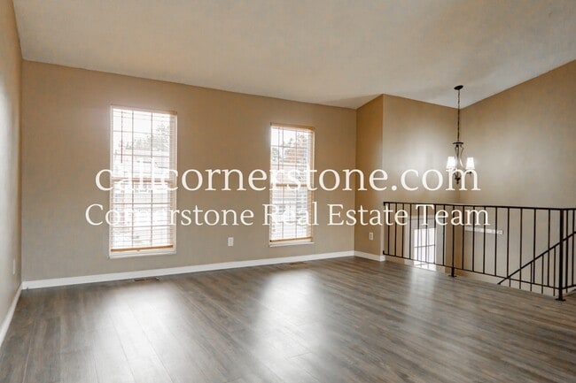 Building Photo - 2570 Clarendon Dr