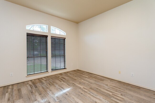 Building Photo - 4839 Taylor Lake Ct