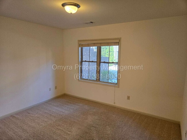 Building Photo - Gorgeous Townhouse near Ansley Mall!