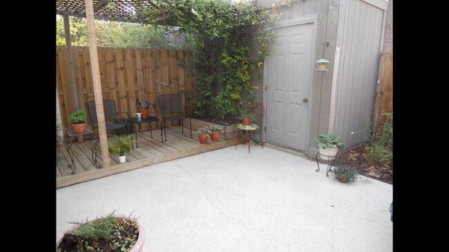 Private fenced patio - 442 Cobblestone Dr