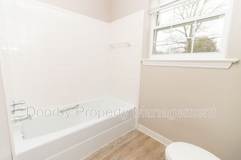 Building Photo - 4235 Greenbriar Rd