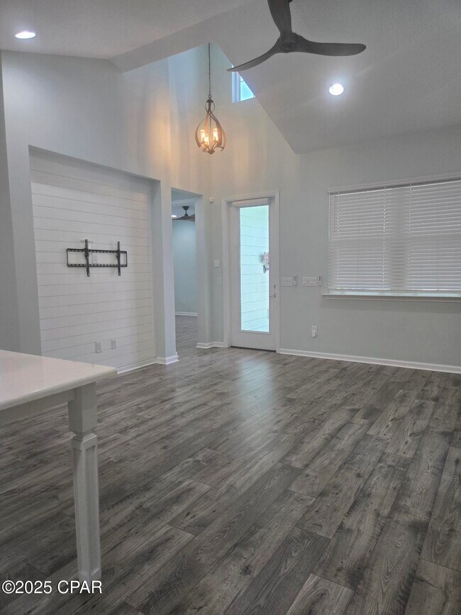 Building Photo - 8676 Coral Reef Wy