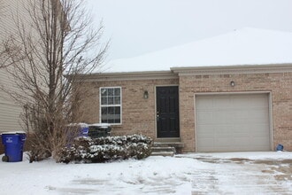 Building Photo - 3690 Laredo Dr