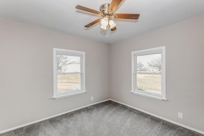 Building Photo - Beautiful Home in Kingman Available For Rent or Rent to Own located on Nearly 1 Acre!