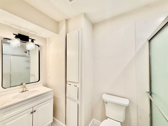 Building Photo - 11122 Village Bend Ln