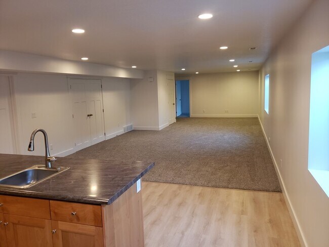 Building Photo - 1641 N 600 E