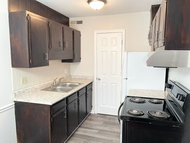 Building Photo - 4419-4425 Lela Ave NE