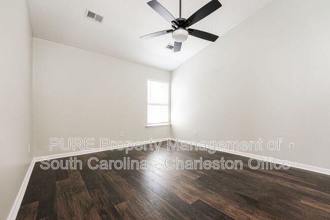 Building Photo - 7840 Park Gate Dr