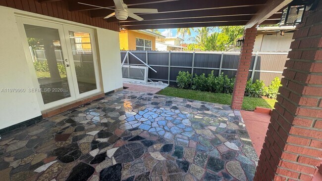 Building Photo - 3610 SW 25th Ter