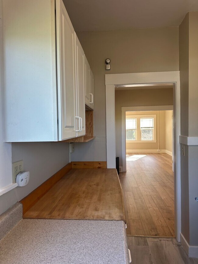 Building Photo - 1019 E 33rd St