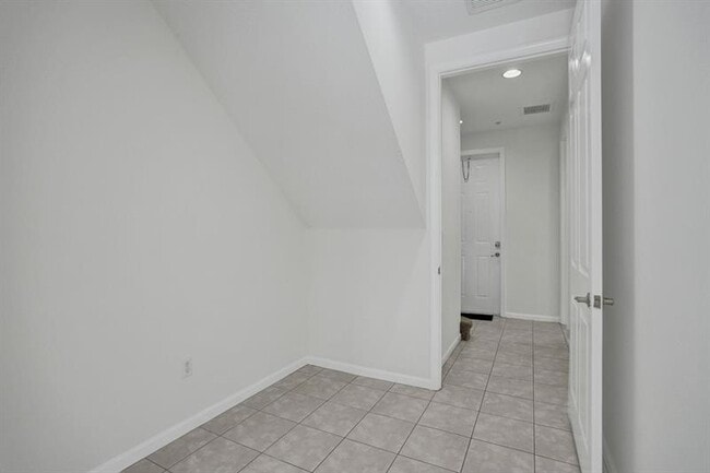 Building Photo - 3915 Passion Flower Rd