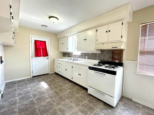 Building Photo - 8179 OK-199