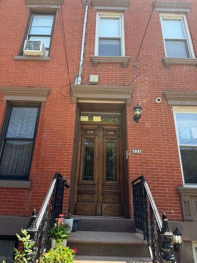 Building Photo - 223 Garden St