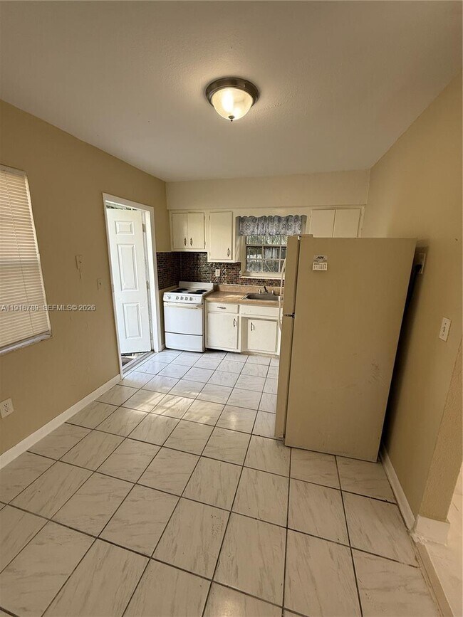 Building Photo - 48 NW 77th St