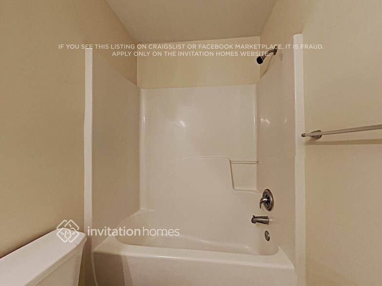 Building Photo - 404 Willowbrook Ct