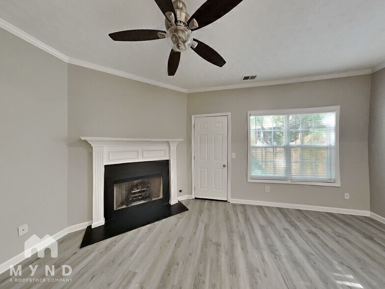 Building Photo - 857 Glynn Oaks Dr