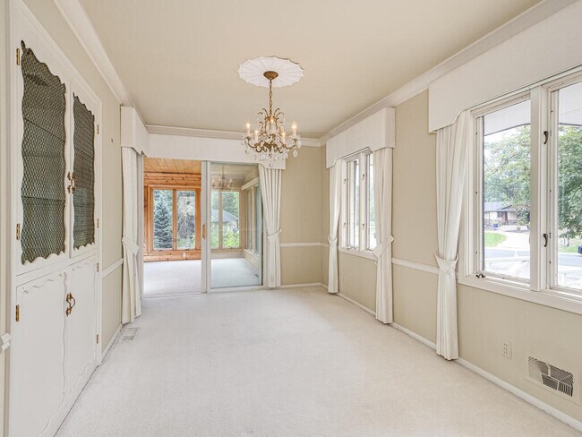 Building Photo - 6625 W Shore Dr