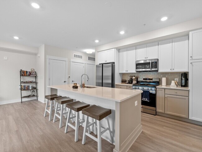 Building Photo - Stylish Townhome in Sought-After Ashburn L...