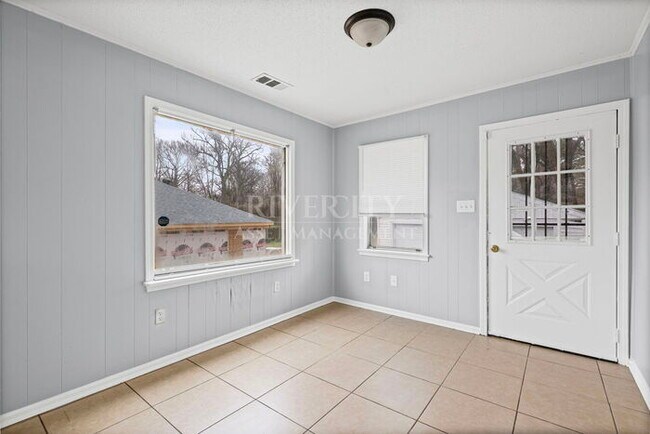 Building Photo - 2185 Slocum Ave