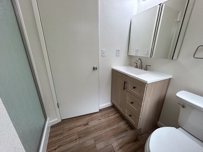 Building Photo - 2 Bedroom Duplex for Rent in Chico CA | Garage, Fireplace, Walk-In Closet, Backyard!