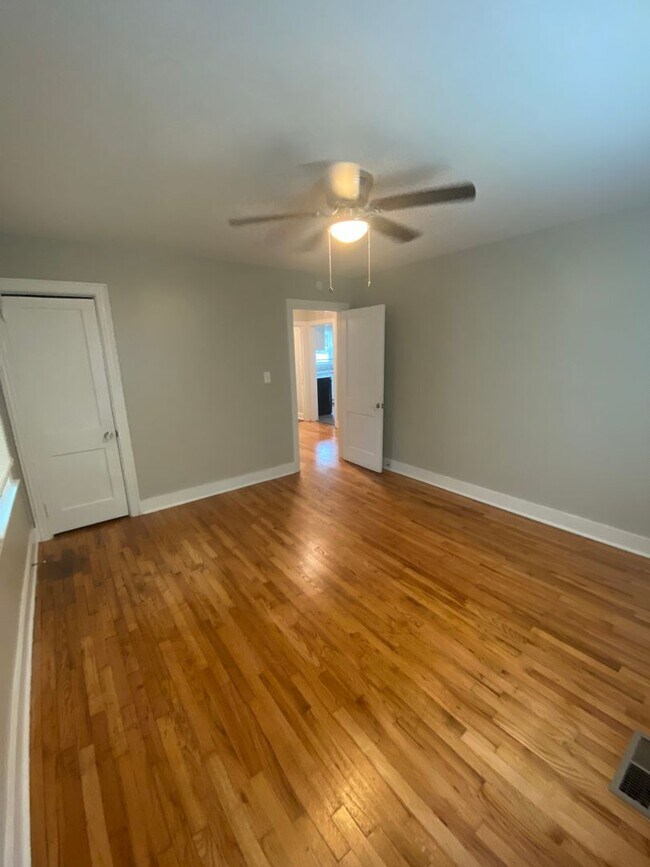 Building Photo - 130 Oakdale Ct