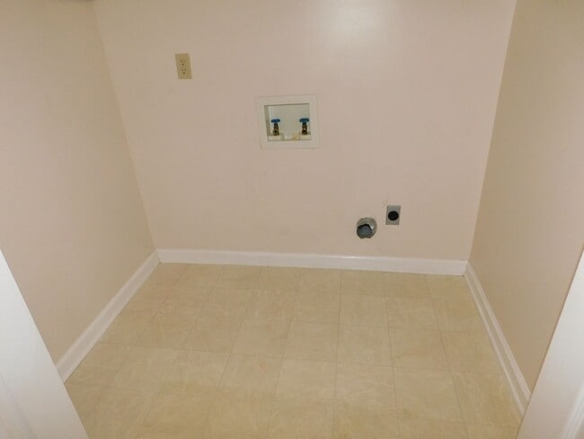 Building Photo - 3 Bedroom Home in Pebble Creek Subdivision