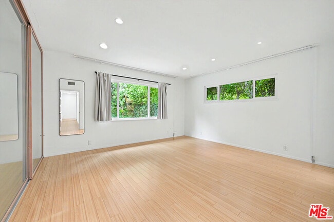 Building Photo - 9512 Duxbury Ln