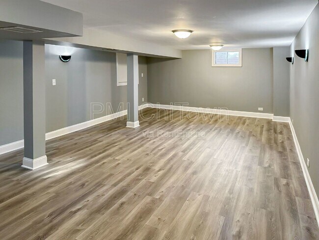 Building Photo - 1409 E Lincoln Ave