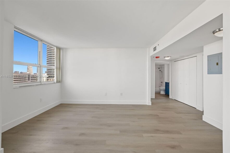 Building Photo - 650 West Ave