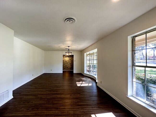 Building Photo - 408 Mimosa Dr