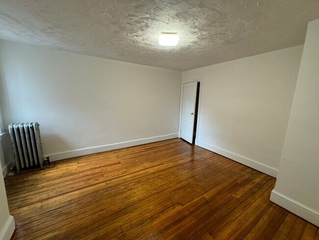 Building Photo - 445 S 17th St