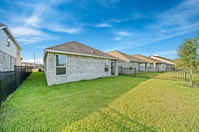 Building Photo - 27439 Sunterra Village Dr