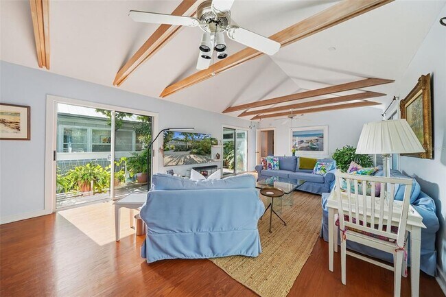 Building Photo - 700 Lands End Dr