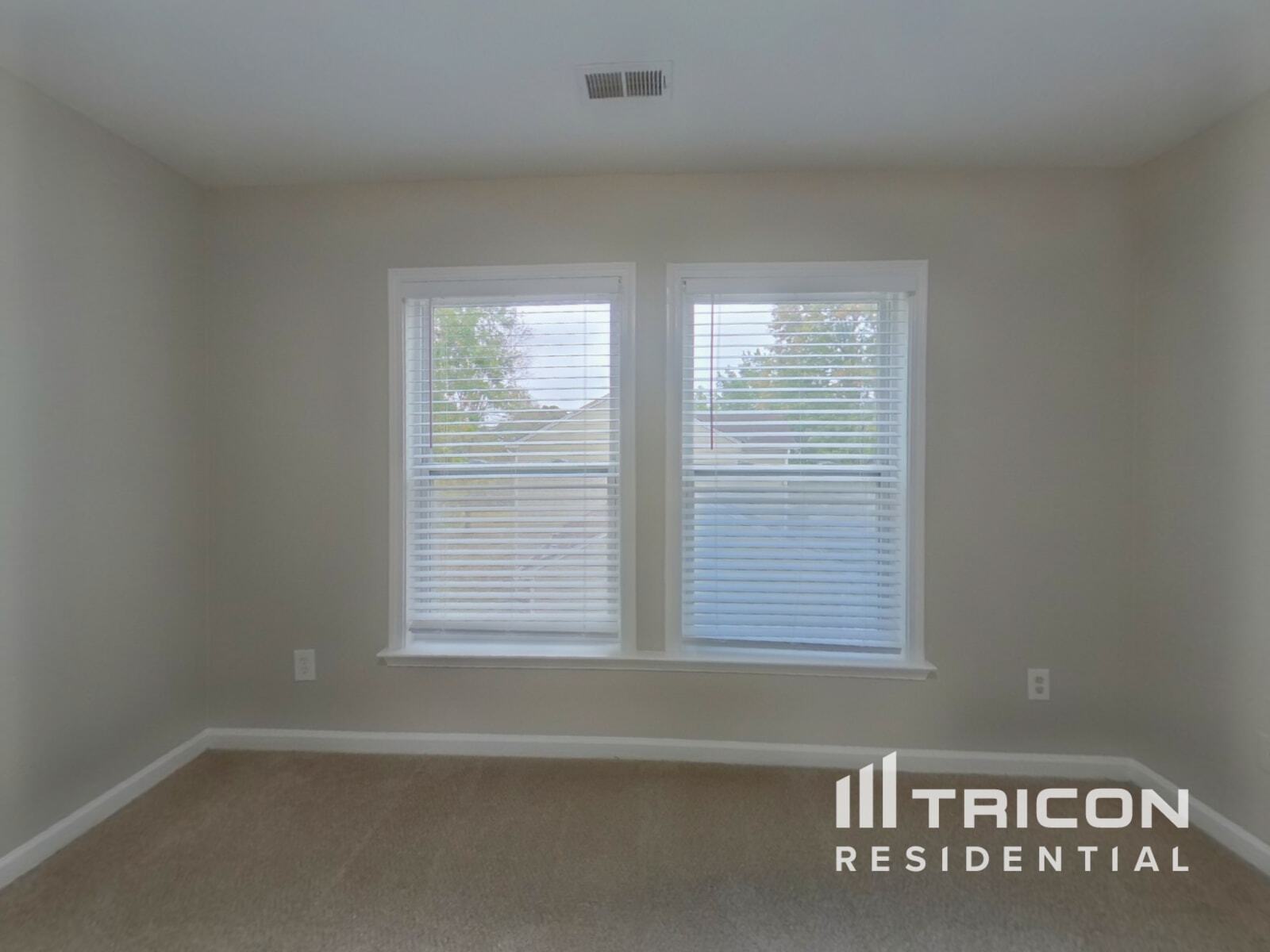 Building Photo - 8122 Valley Ridge Dr