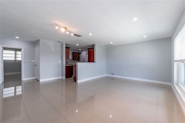 Building Photo - 2620 NW 83rd Ave