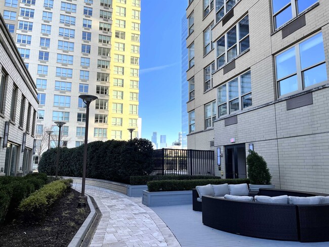 Building Photo - 88 Morgan St