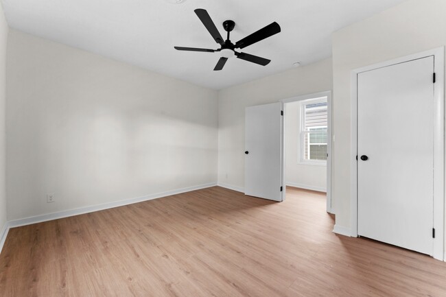 Building Photo - Trek Rentals