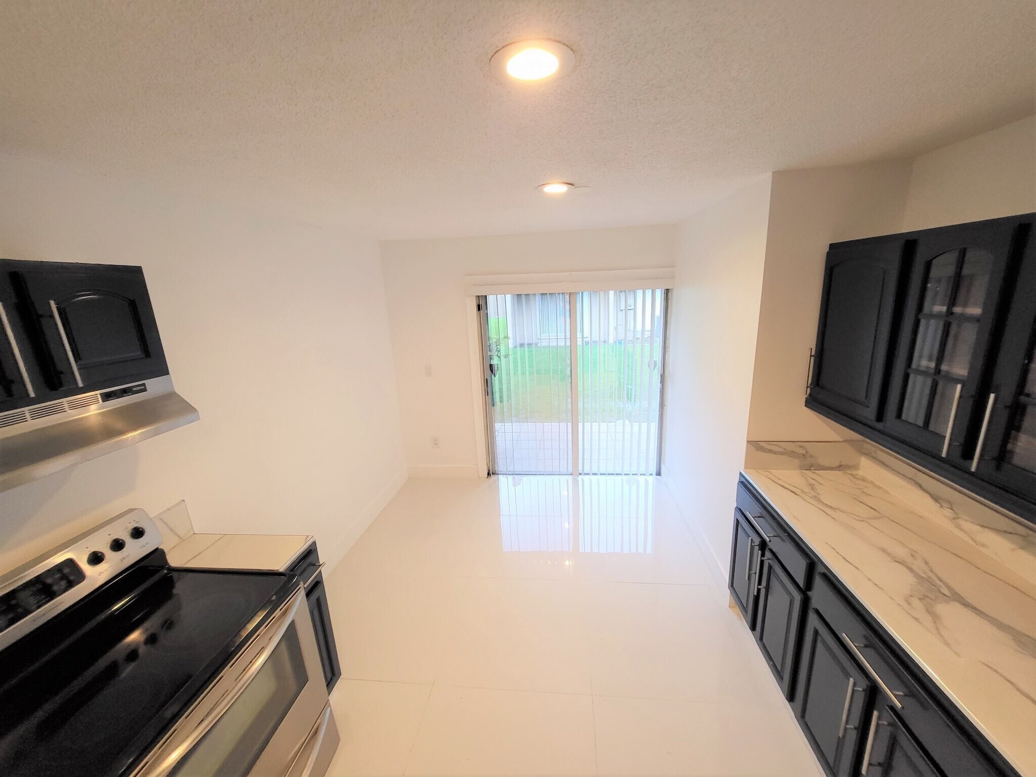 Building Photo - 17160 SW 94th Ave