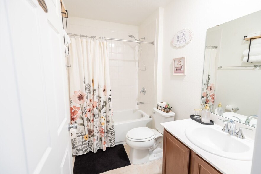 Building Photo - 421 Red Dahlia Ln