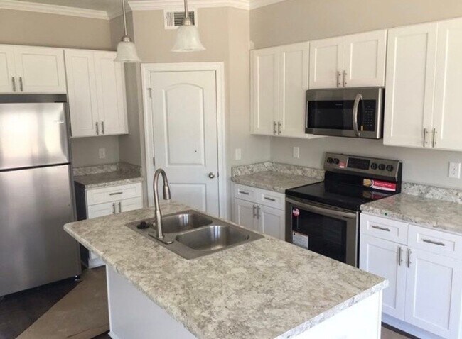 Building Photo - Villages at Goshen: 3 Bedroom / 2.5 Bath /...