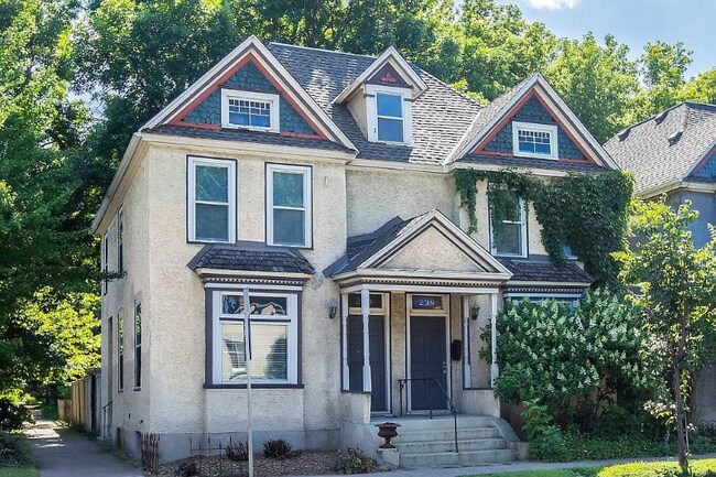 Building Photo - 238 Dale St N