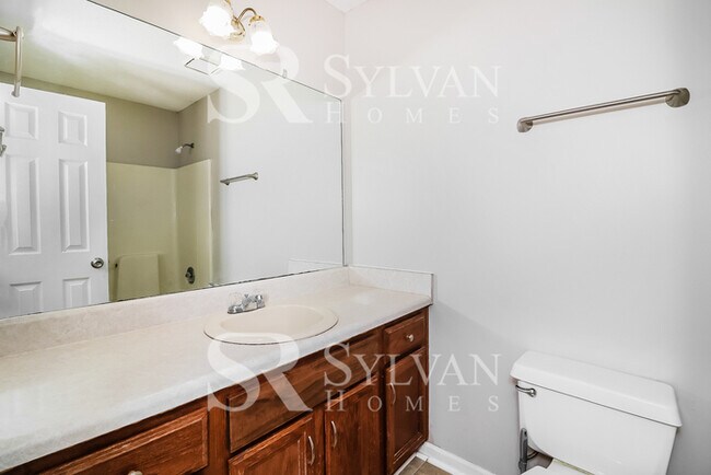 Building Photo - Enjoy living the good life in this 3 bedroom, 2 bathroom home