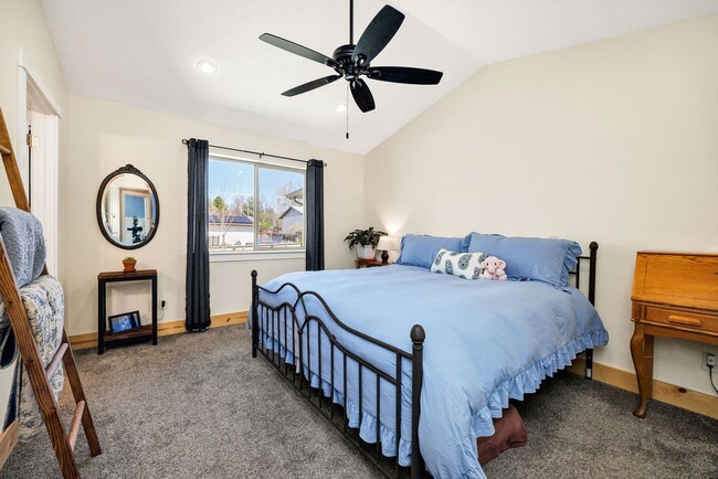 Building Photo - 607 E 420 S