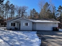 Building Photo - Main floor living! Available in February. 3 Bedroom, 1 Bathroom home