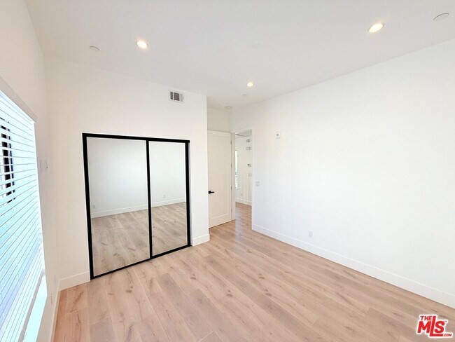 Building Photo - 3414 London St