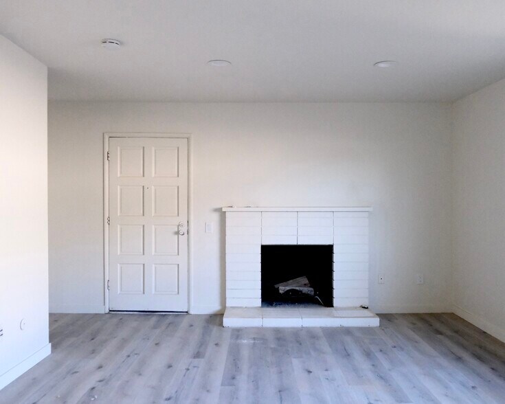 Primary Photo - 2909 Elgin Dr